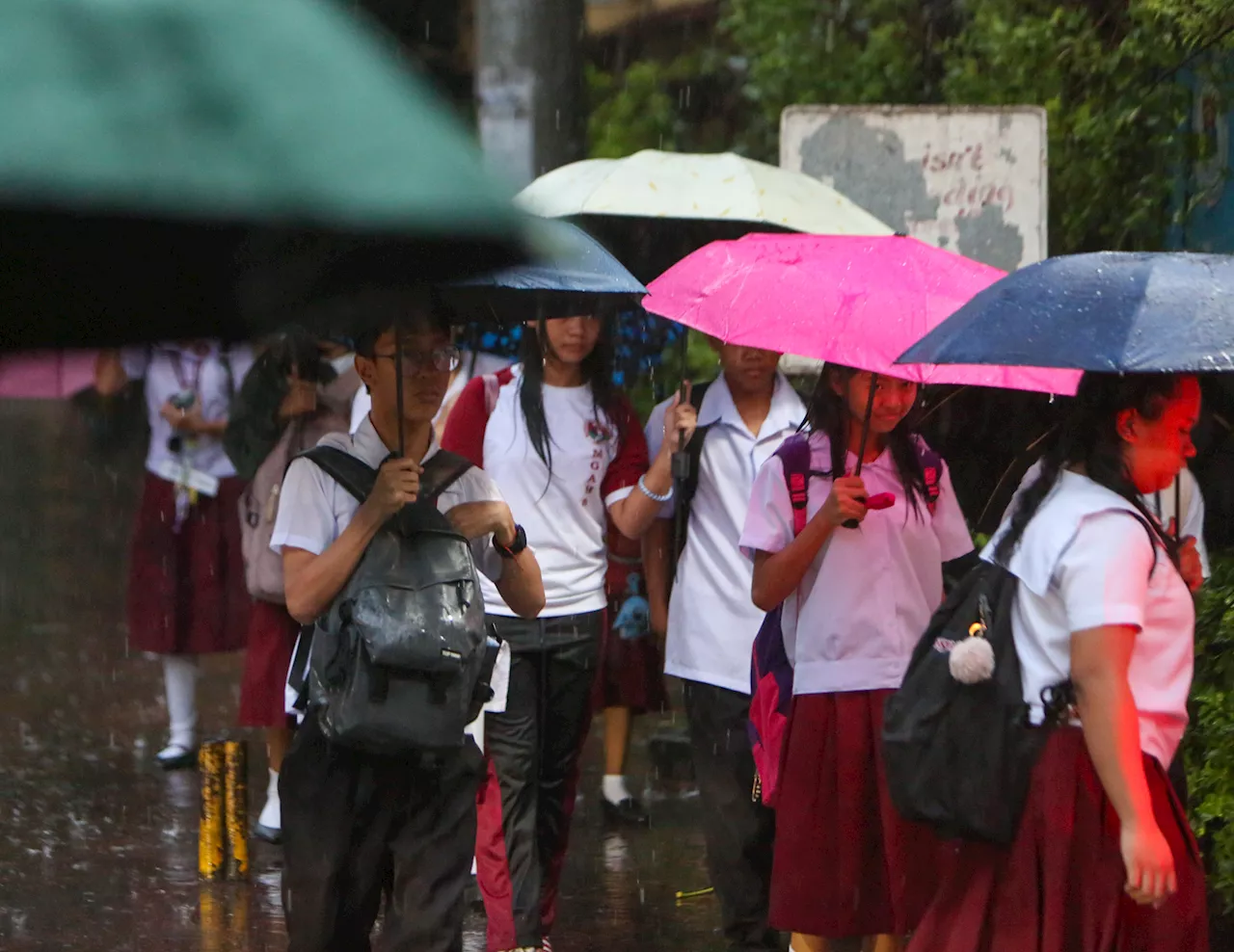 Commuters stranded as heavy rains pound Metro Manila