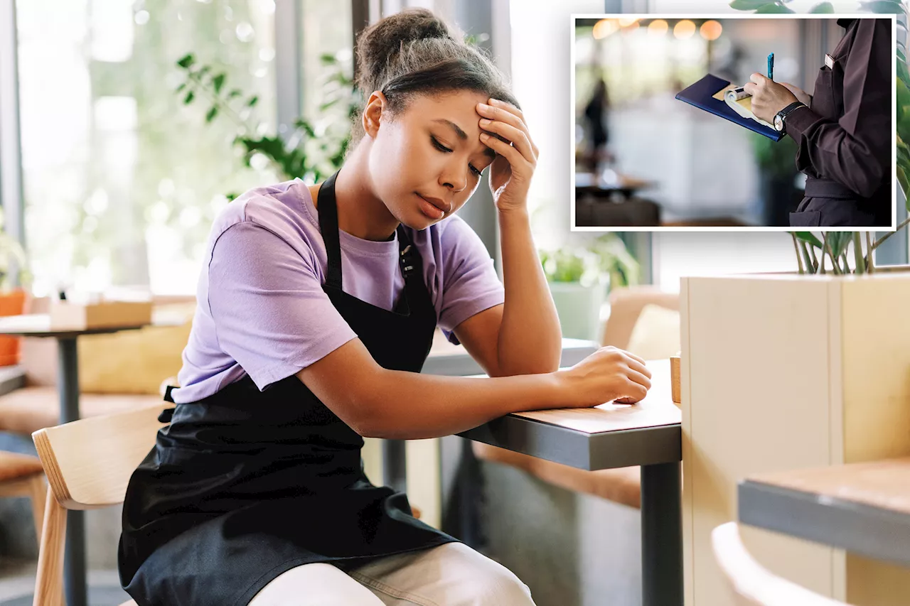 Restaurant servers 'hate' this common customer habit — and it's something most people are guilty of doing