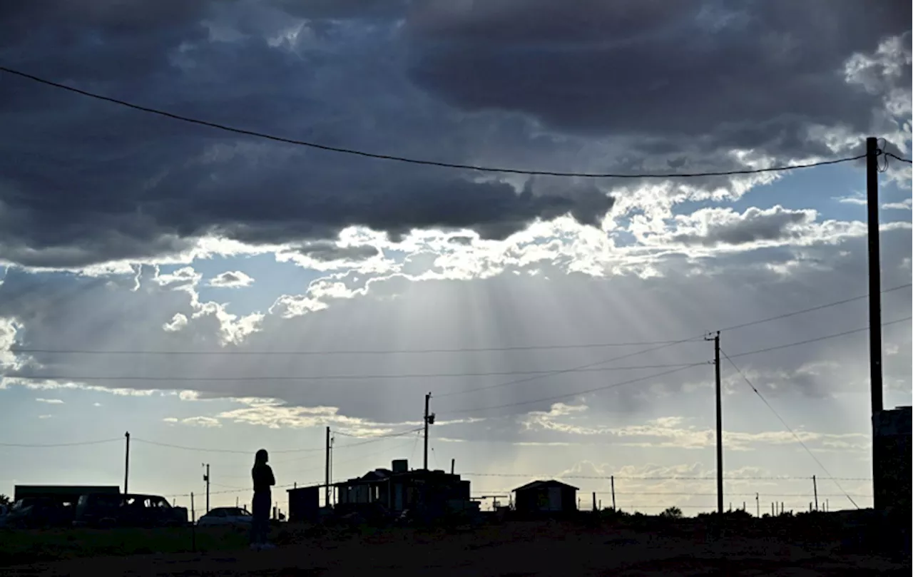 Faced with US heat waves, the Navajo push for power
