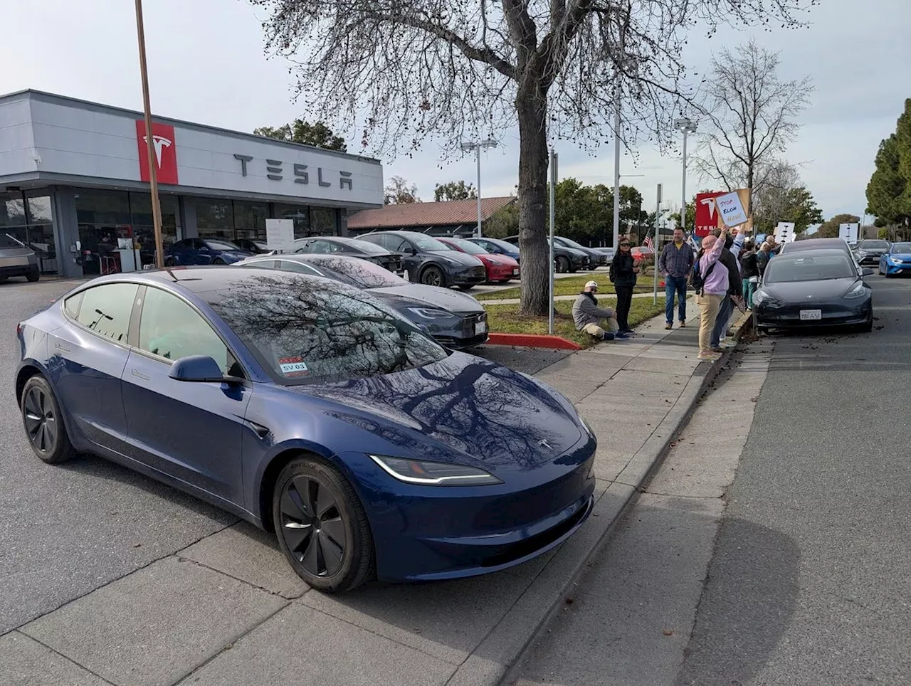 First Tesla Robotaxi Rides In California May Risk DMV Shutdown