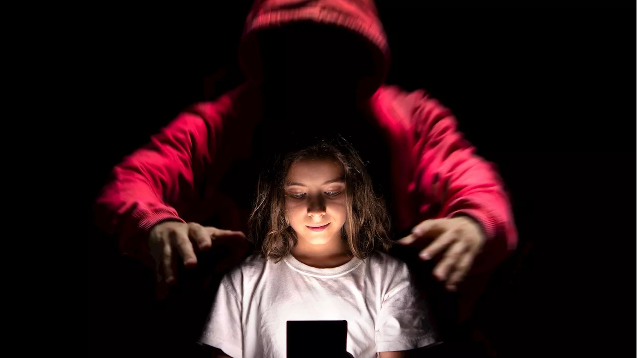 If You See These 2 Words On Your Phone, It May Be Hackers