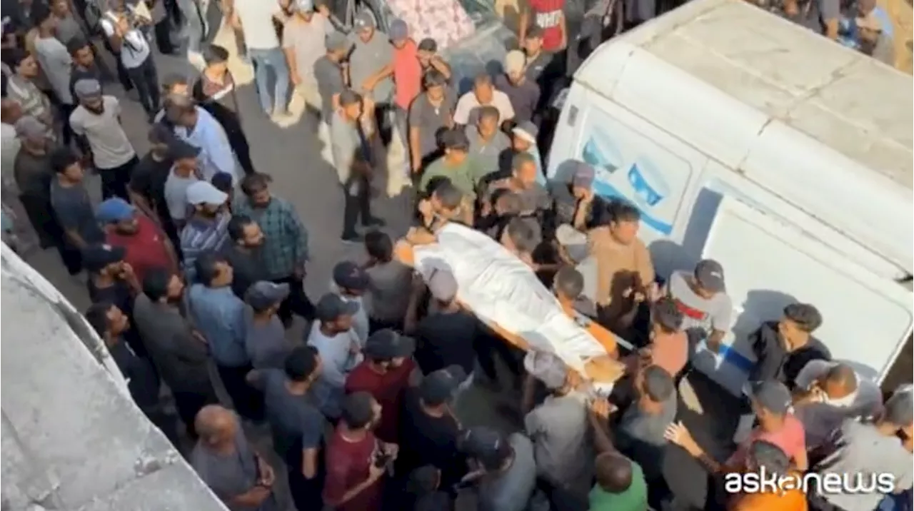 Ancora spari sulla folla in attesa degli aiuti umanitari: l'obitorio di Gaza City è pieno di corpi