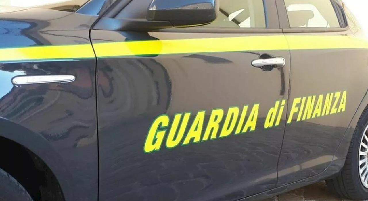 Napoli, traffico parallelo di sigarette: sequestro da 54 milioni di euro, otto arresti