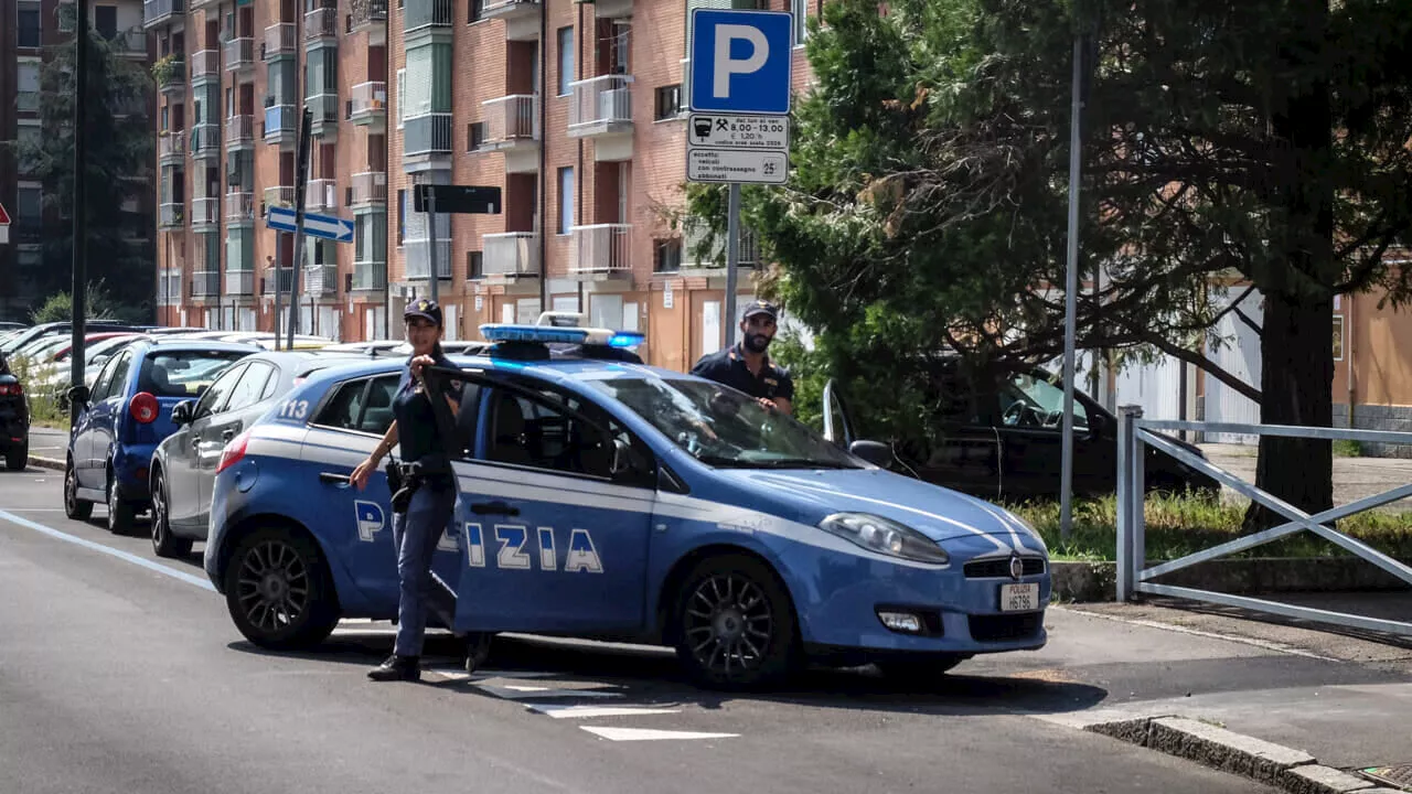 Abusa sessualmente di due bambini, i genitori organizzano un raid punitivo: 56enne in carcere