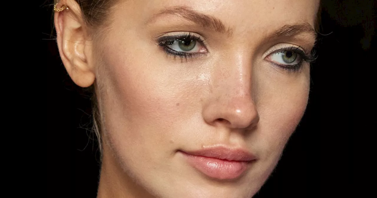 12 matite trucco che fanno tutto (e stanno in valigia)