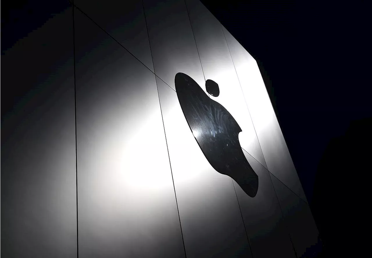 Apple Loop: iPhone Fold Launch Dates, The Apple Logo Mystery, Surprise iPhone 17 Upgrade
