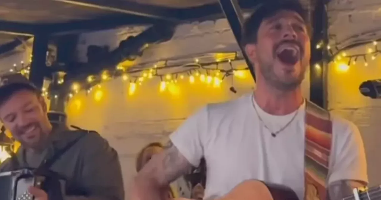Mumford and Sons treat stunned punters at Dublin pub with surprise gig