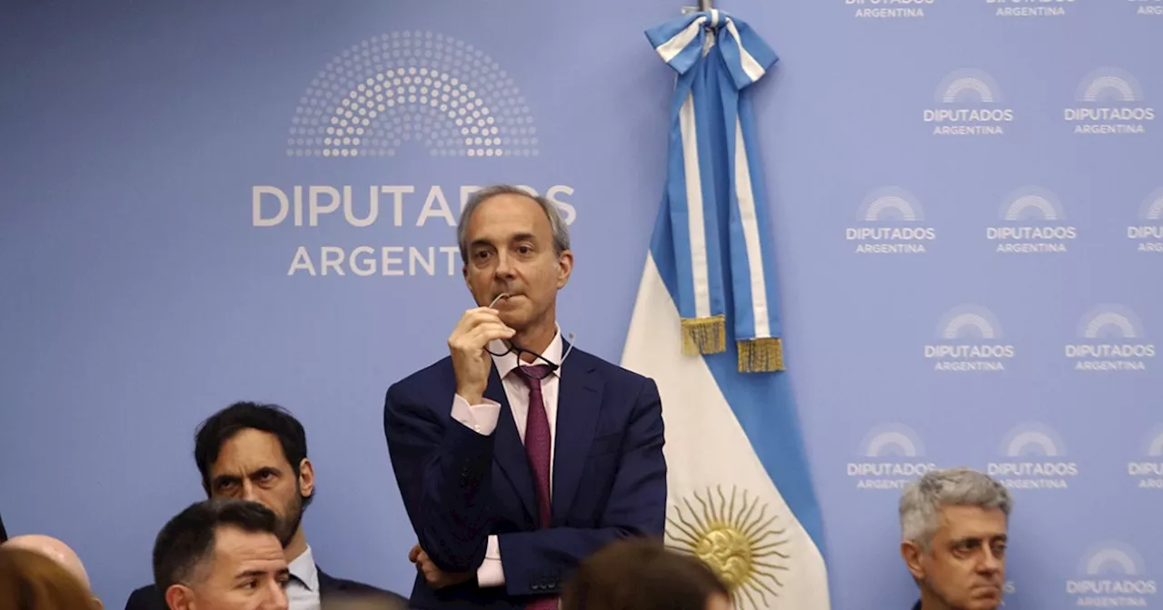 Fuga de investigadores y docentes de las Universidades por el desplome de los salarios y el ajuste