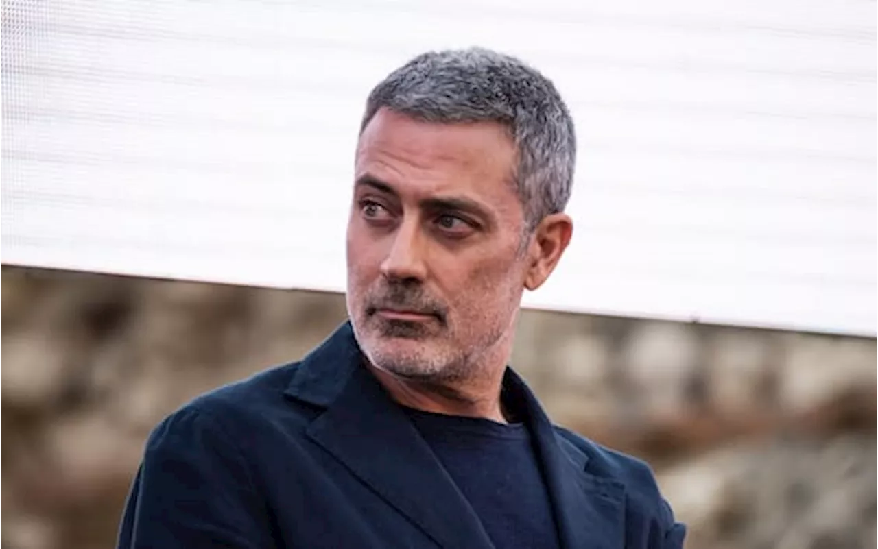 Andrea Bajani, chi è il vincitore dello Strega 2025 e quali sono i suoi libri più famosi