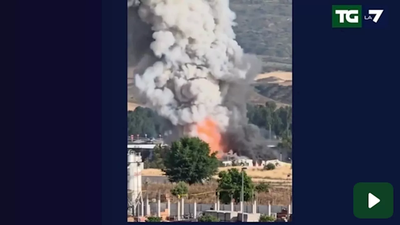 Spagna, esplosioni in una fabbrica di batterie: nube tossica su Azuqueca de Henares