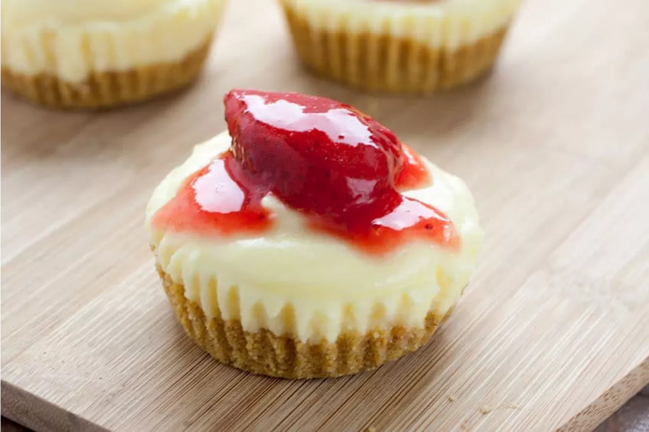 Yummy mini strawberry cheesecakes with oat-based crust