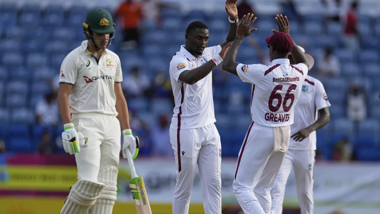 Konstas fails again with first-over duck as 40-minute mayhem flips Test on its head