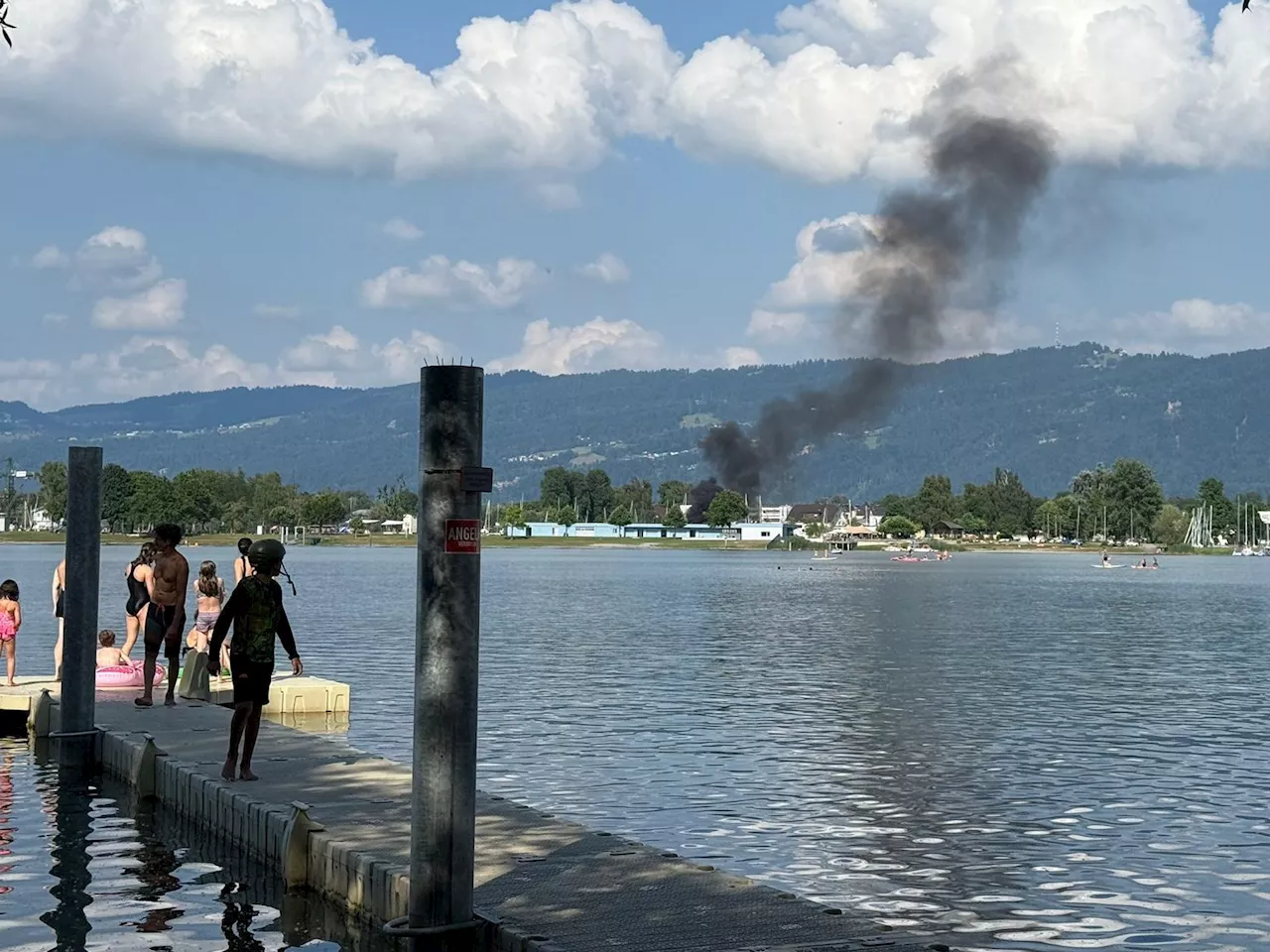 Feuer auf Boot: Ursache unbekannt