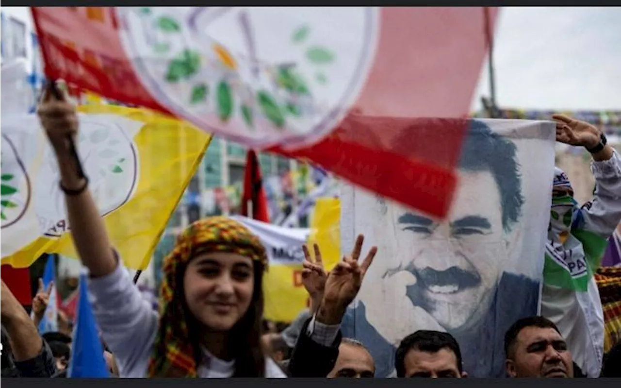 Pro-Kurdish MPs visit Ocalan as PKK to destroy arms