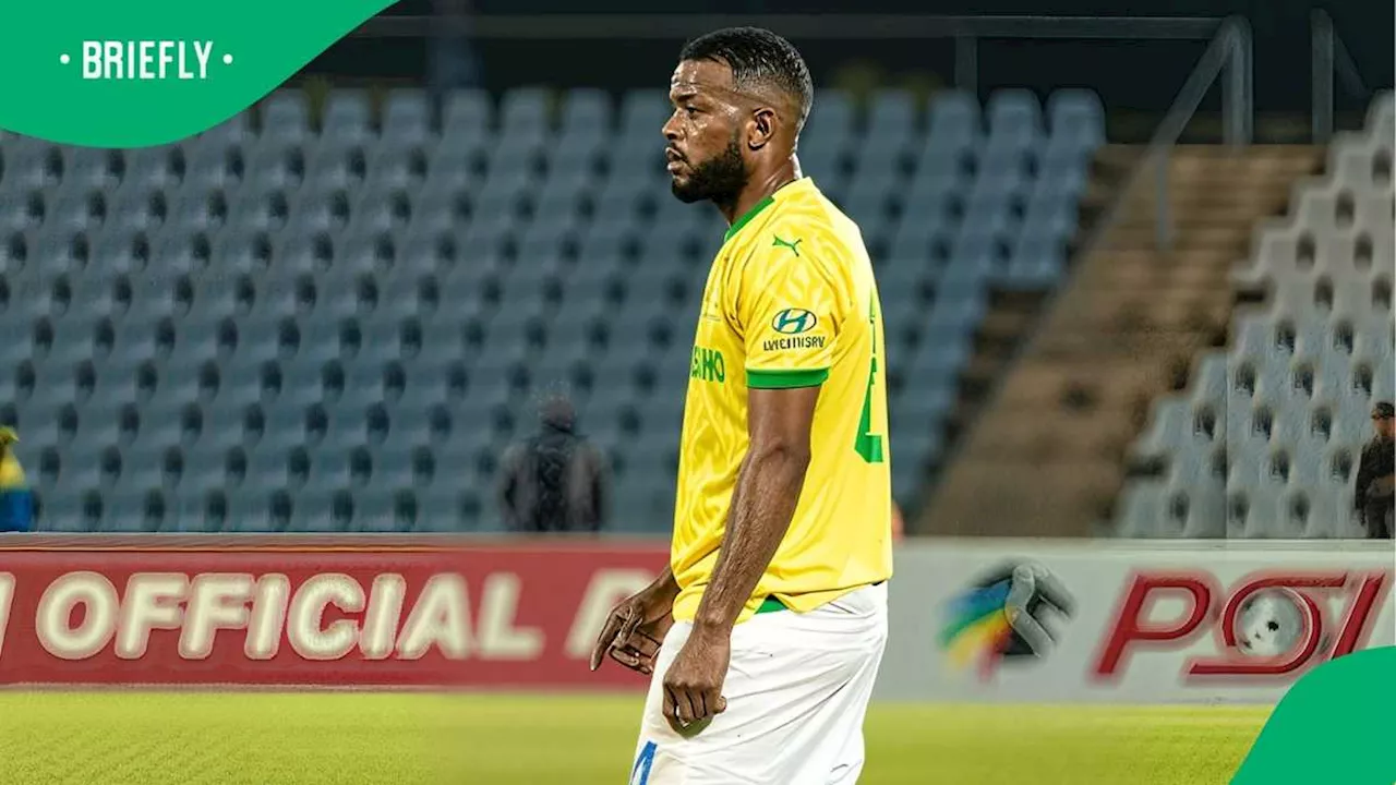 Pirates Legend Endorses Sipho Mbule's Move Amid Serious Links With Kaizer Chiefs