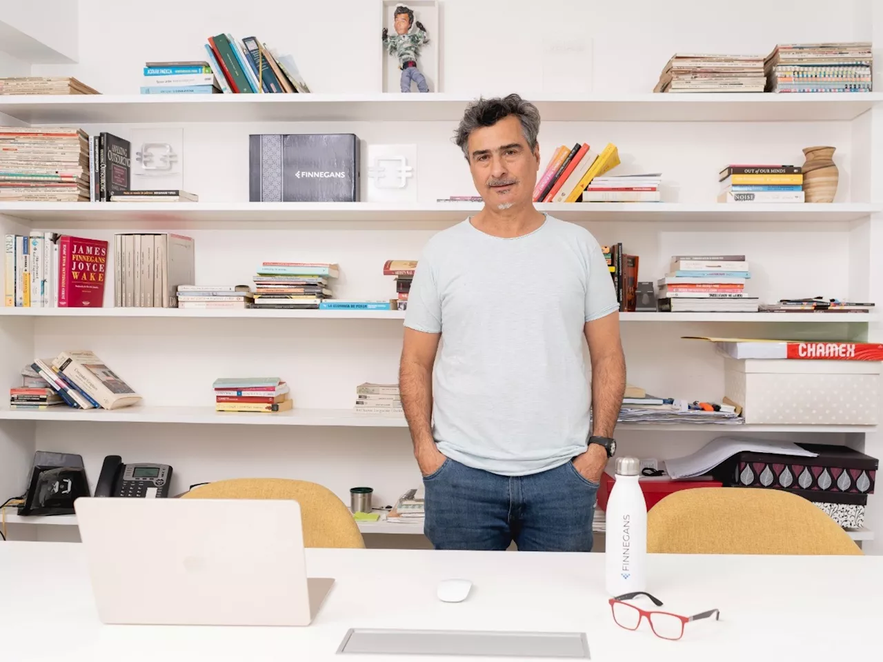 Cómo hacen las startups locales para lidiar con costos que suben en dólares 