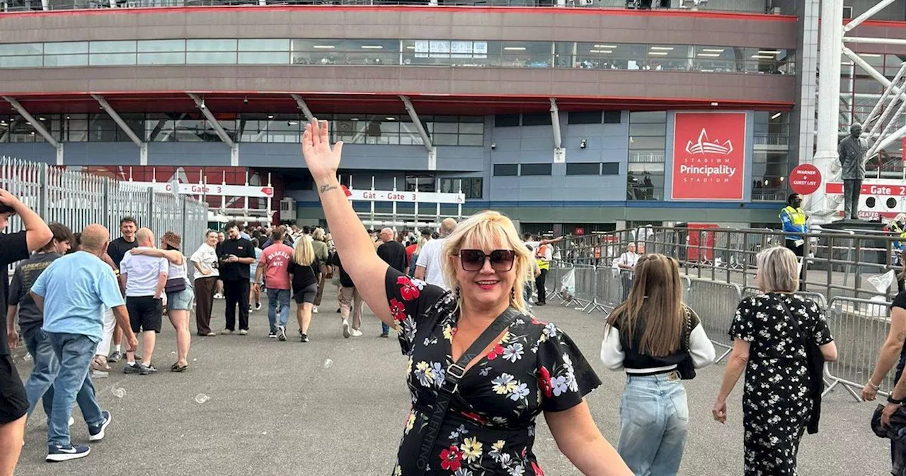 Oasis fan paid £35 for restricted view and says she is lucky with what she saw