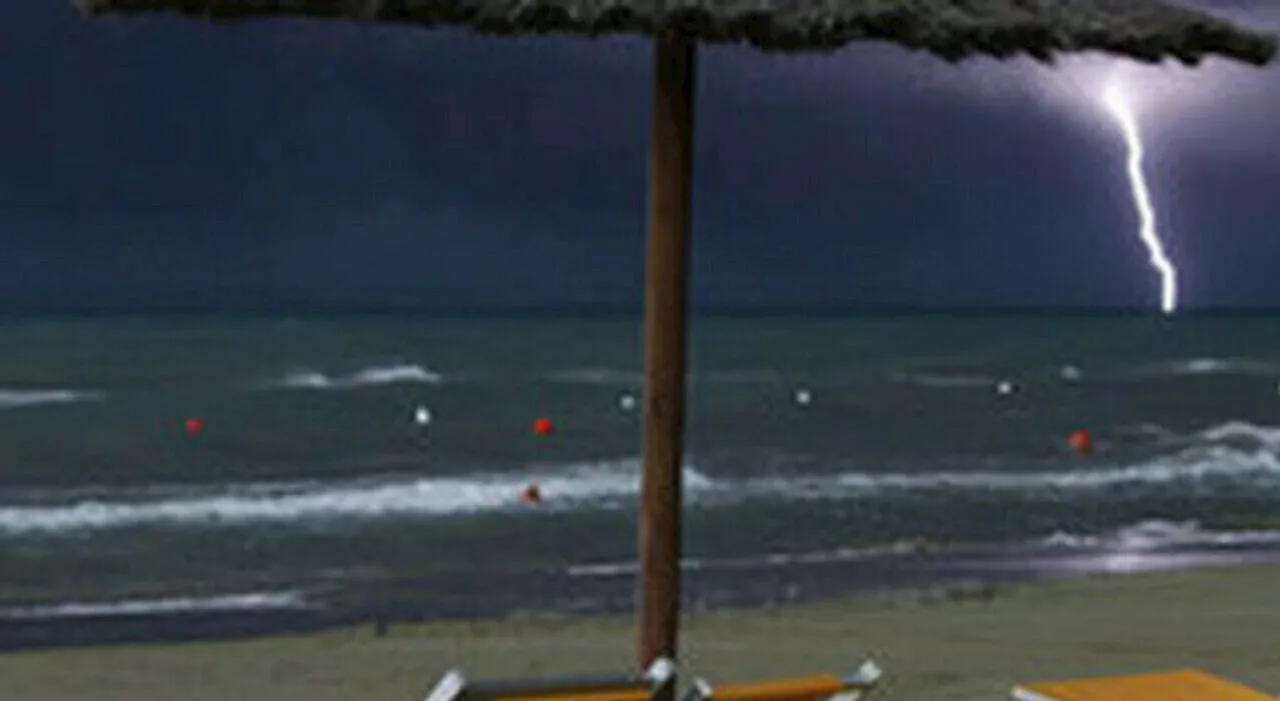 Maltempo, tempesta di fulmini sull'Italia: «In due giorni ne sono caduti 100 mila». Record in Lombardia. Le re