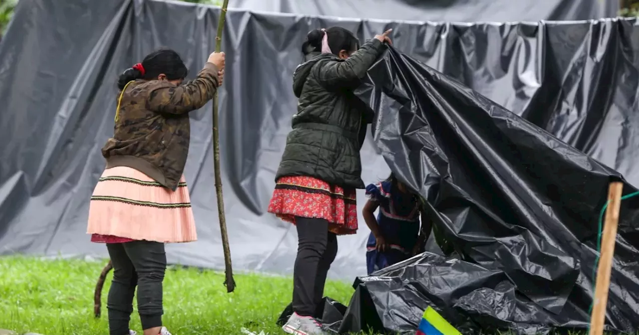 Bogotá concertará reubicación de indígenas embera