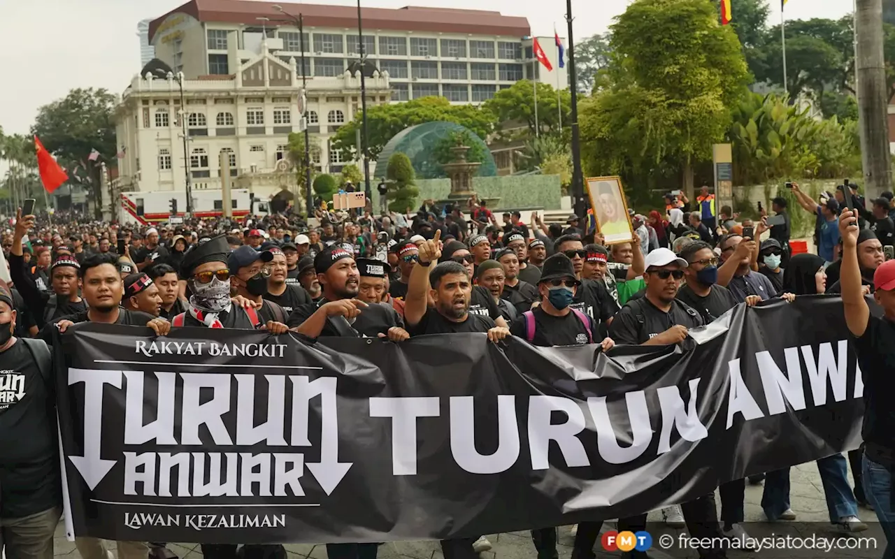 Was Anwar really at fault, Tiong asks anti-govt protesters