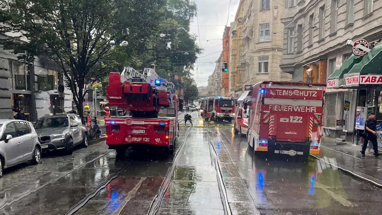 65 Einsatzkräfte vor Ort - Rauchsäule über Wien! Großeinsatz für Feuerwehr