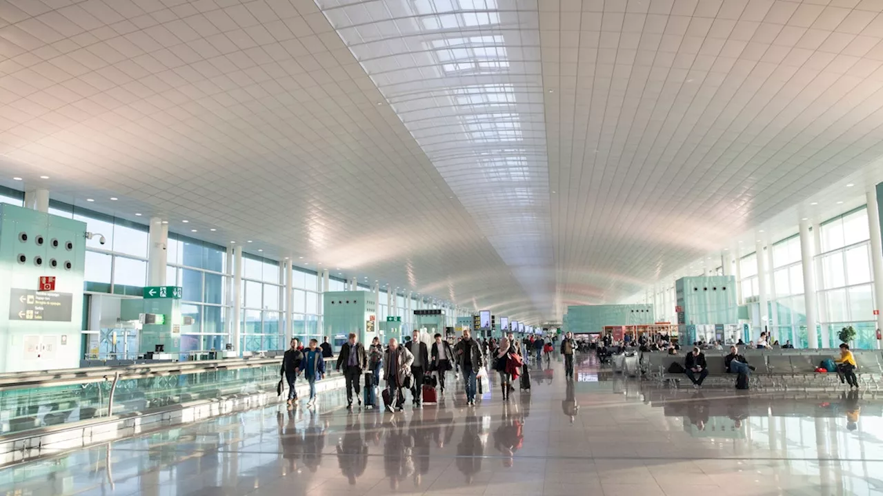  Eltern lassen Sohn (10) einfach am Flughafen zurück