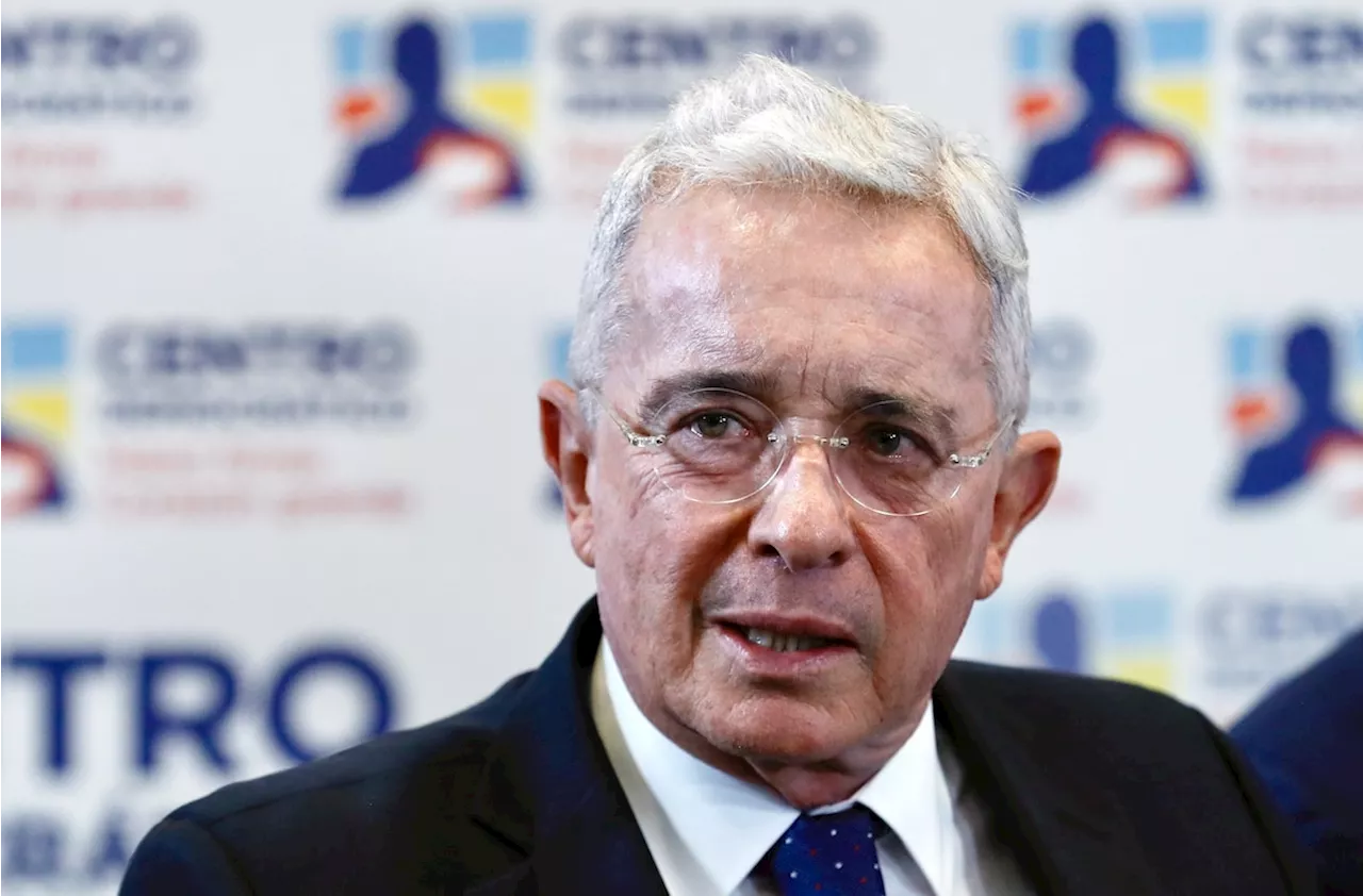 El expresidente colombiano Uribe, condenado a 12 años de prisión domiciliaria