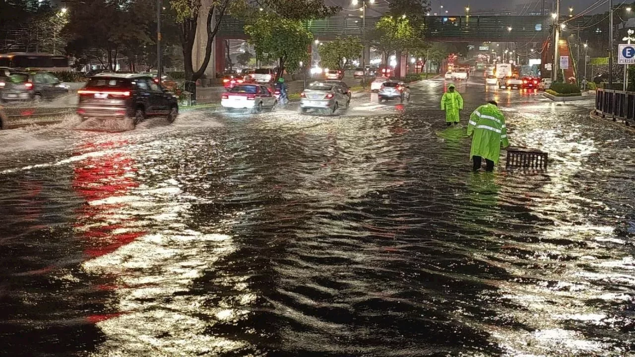 Lluvias de este jueves en CDMX fueron el equivalente a medio Lago de Chapultepec