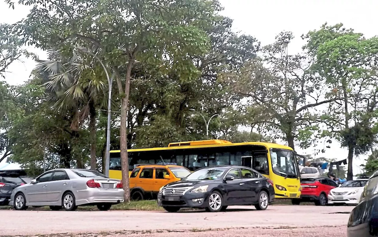 Lack of parking bays affecting JB hawkers