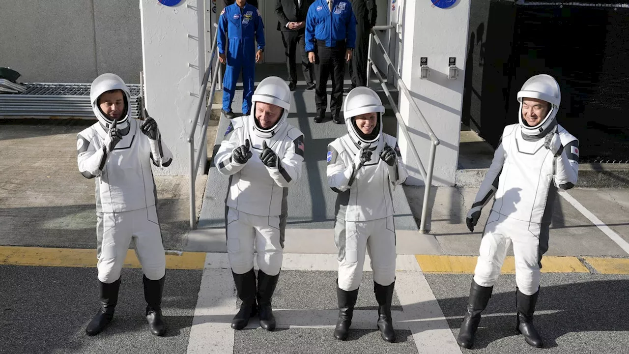 Fyra astronauter till rymden efter ett års väntan