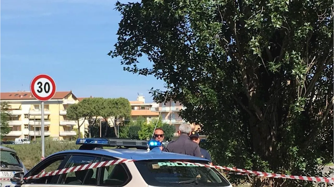 Provoca due incidenti e minaccia i passanti con un machete