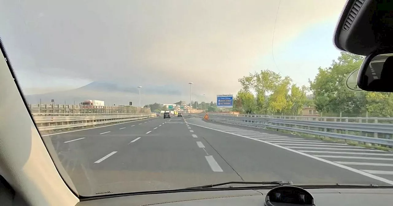 Italy’s Mount Vesuvius closed to tourists as wildfire rages