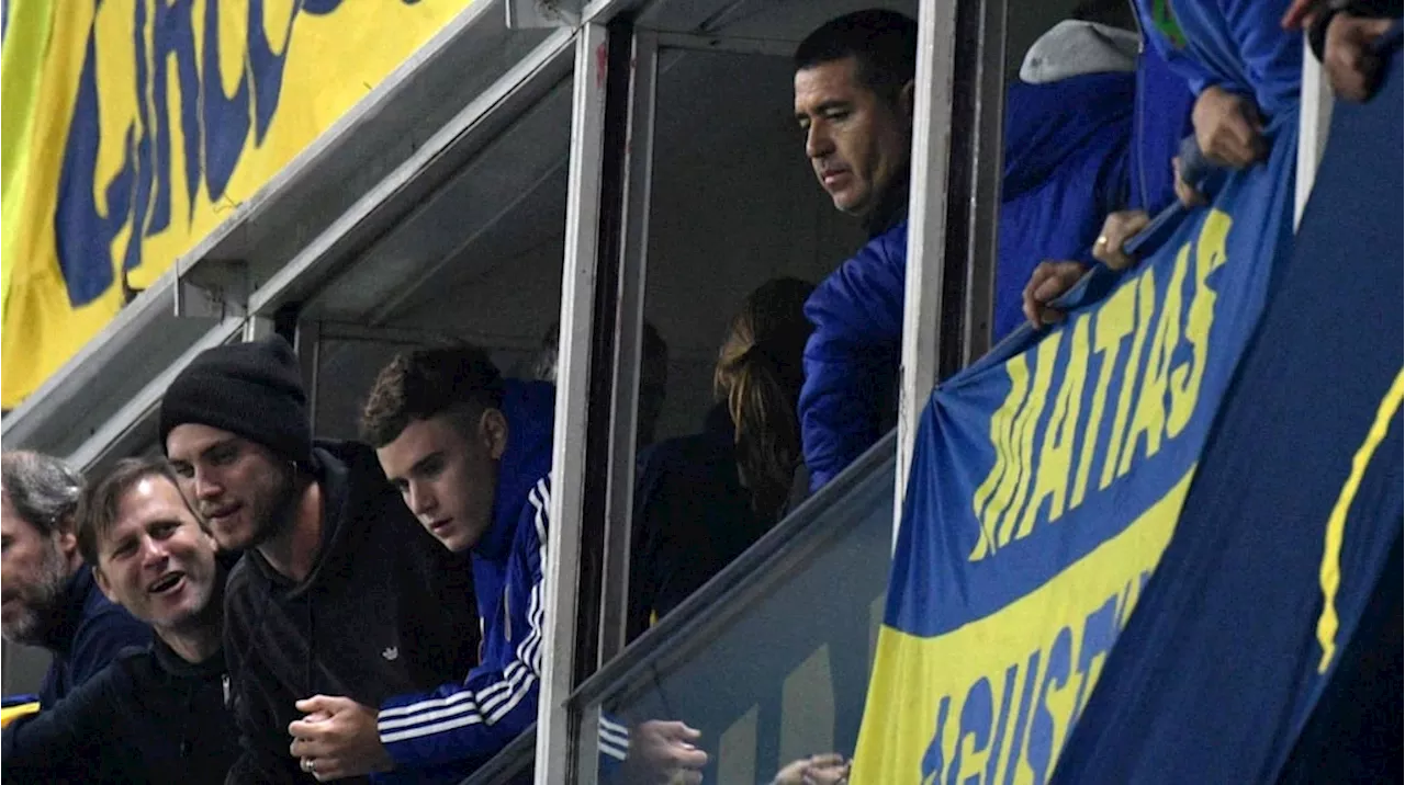 Juan Román Riquelme renovó su círculo: quiénes lo acompañaron en el palco tras la disolución del Consejo de Fútbol