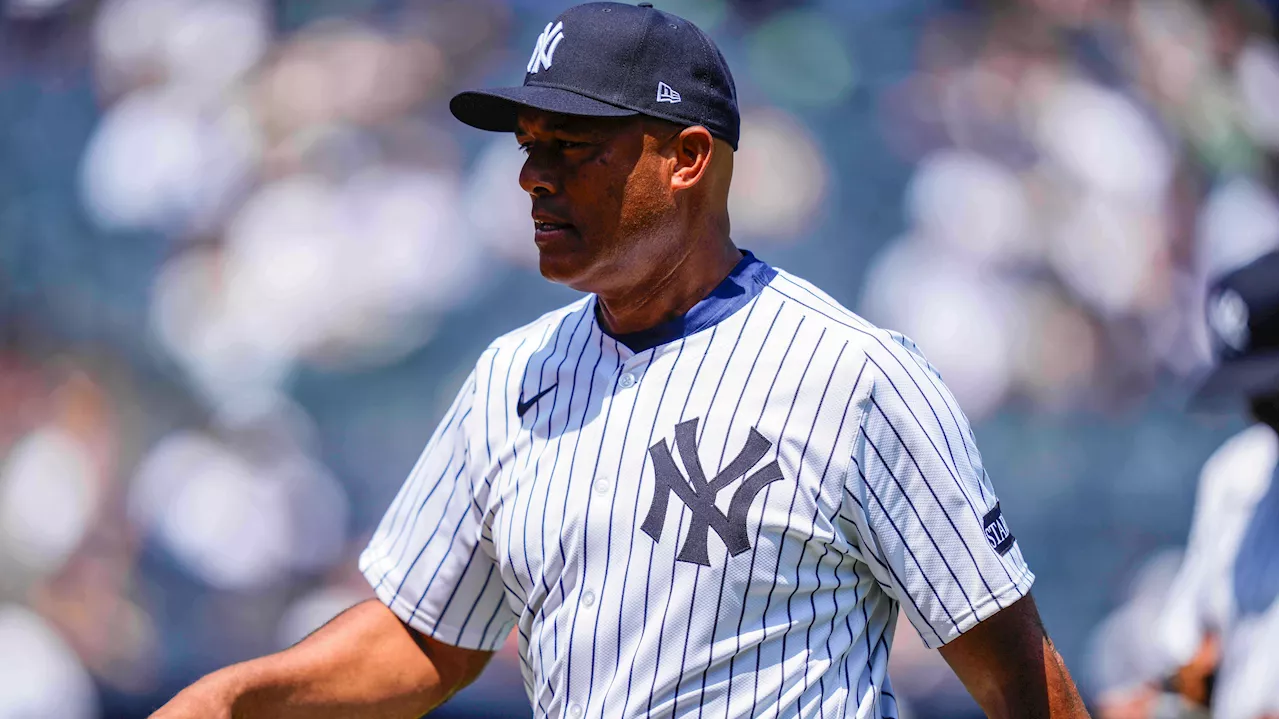 Rivera tears Achilles at Yankees Old-Timers' Day
