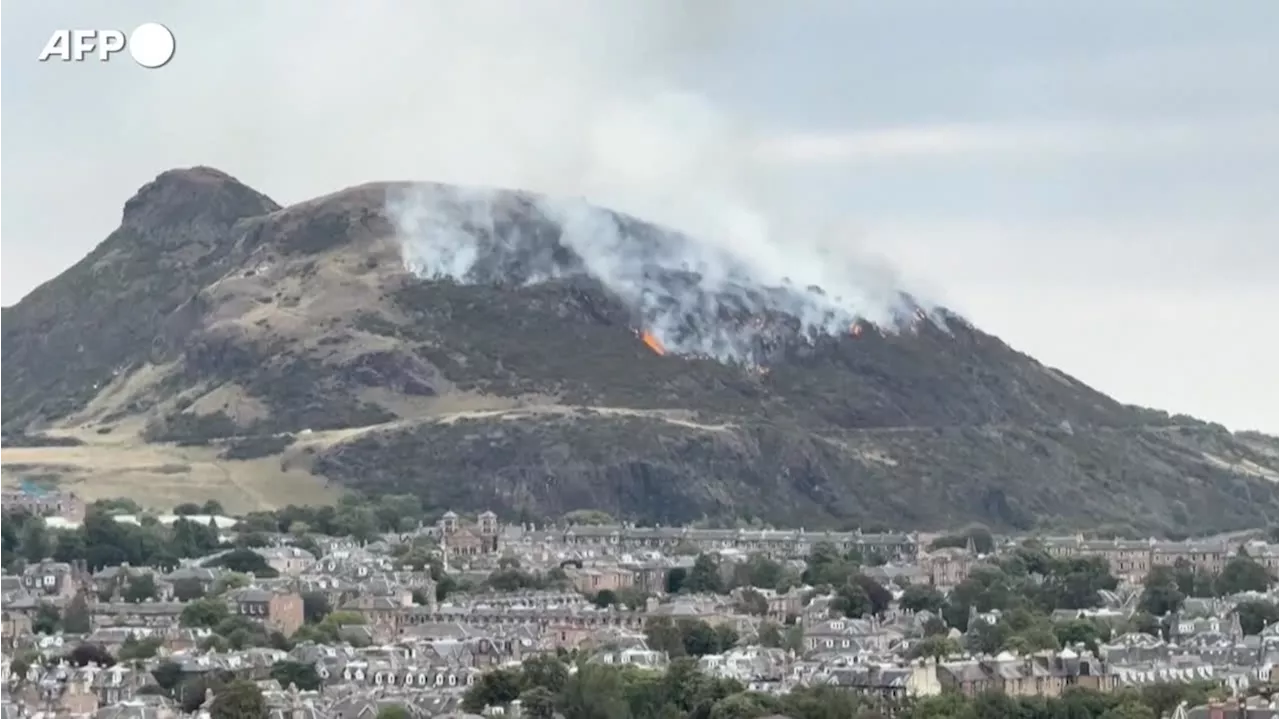 Fiamme sull'Arthur's Seat, il vulcano dormiente di Edimburgo