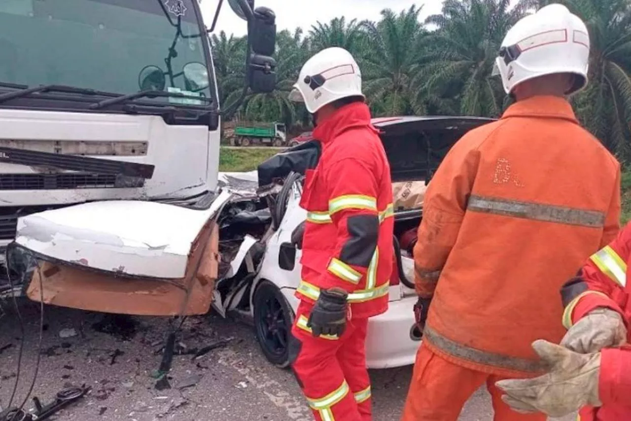 Mother collapses repeatedly after losing four family members in Gua Musang crash