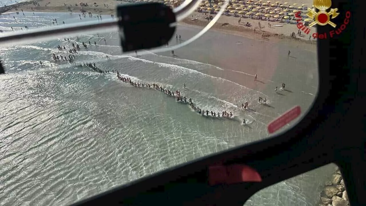 Bambino di 6 anni scompare mentre fa il bagno in mare