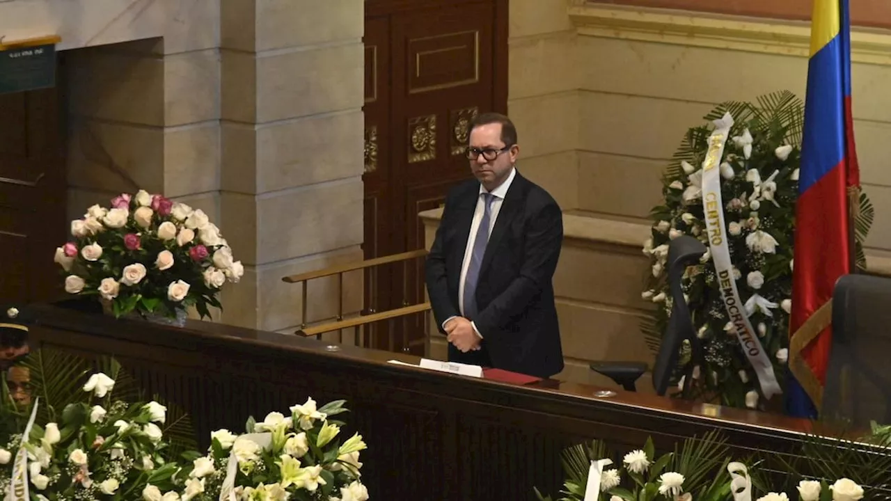 Presidente del Senado en homenaje a Miguel Uribe: “Lo lloramos con una tristeza que nos quiebra y una rabia que nos incendia”