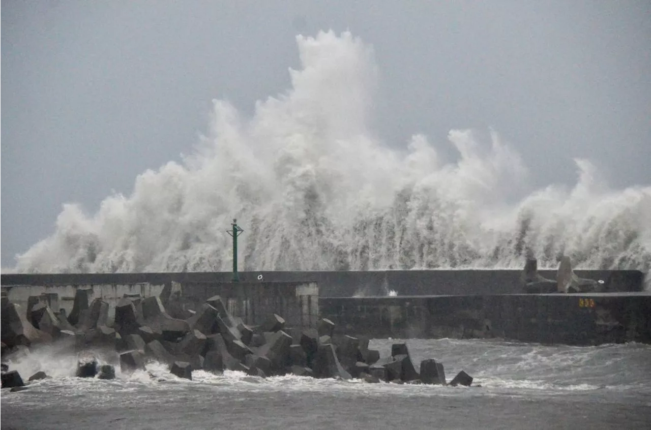 Typhoon Podul intensifies as it nears Taiwan