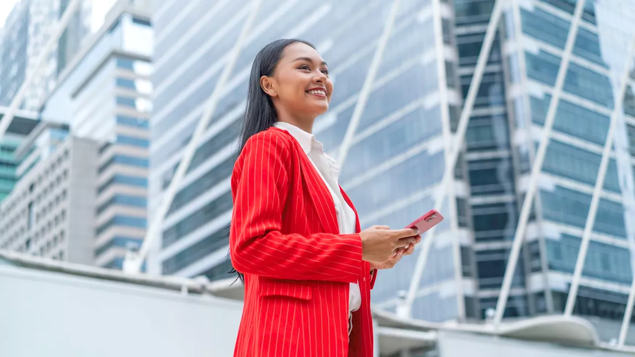 I've coached leaders at Google and Amazon—they use 5 phrases to 'command attention' and influence people