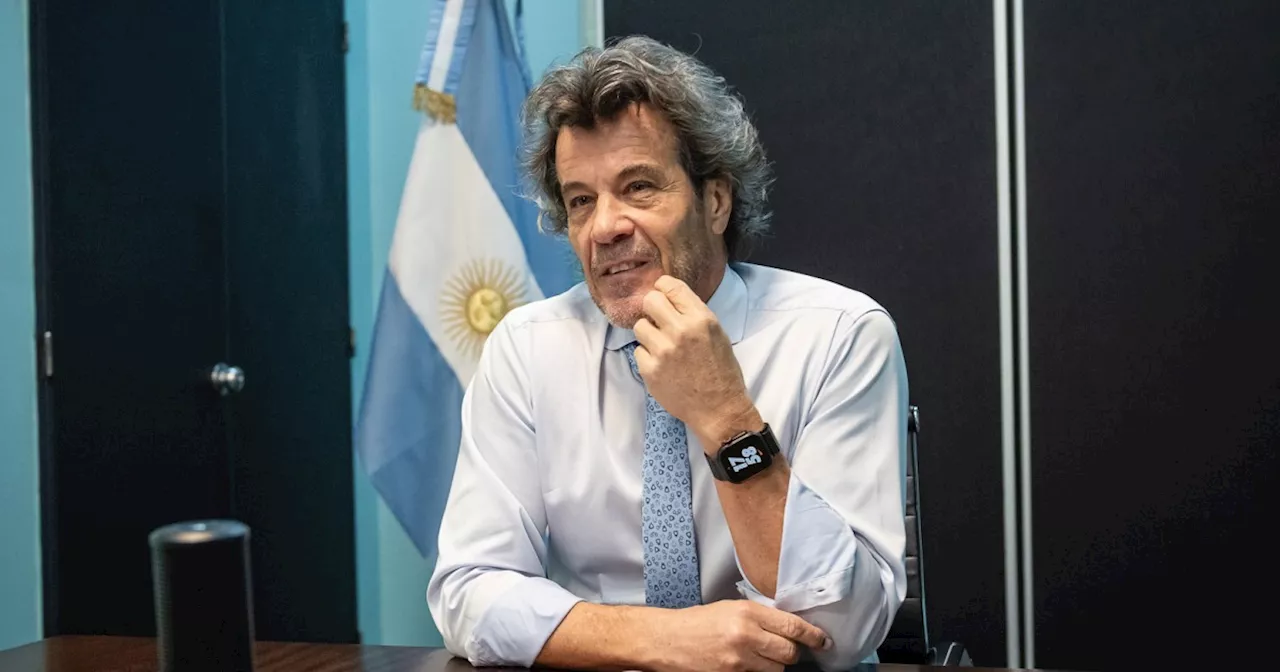 En vez de investigarlo, el titular de la UIF designado por Caputo denuncia a los que filtraron que recibió 800