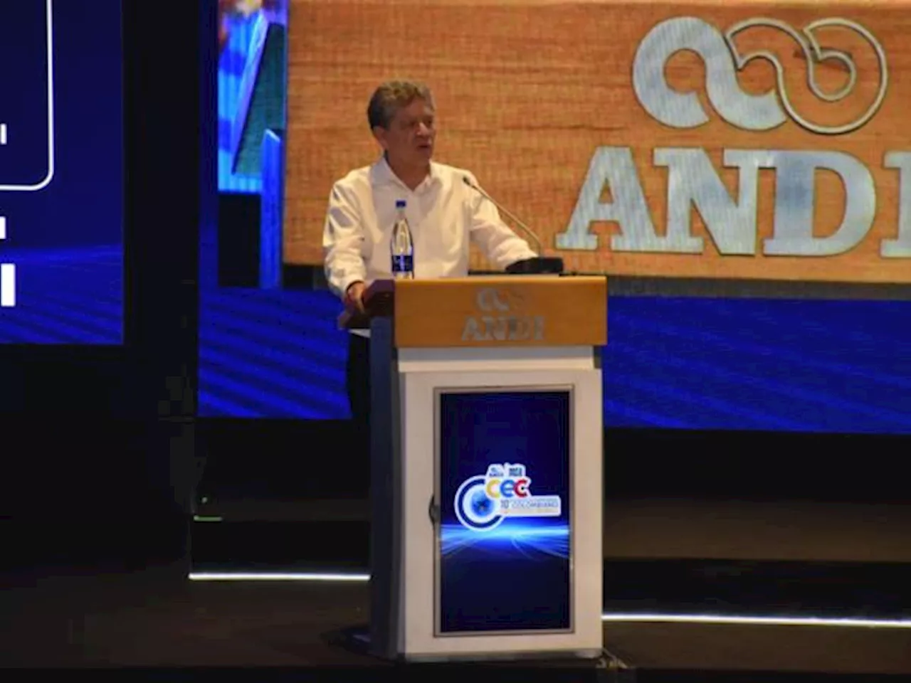 Homenaje a Miguel Uribe Turbay abrió la cumbre de empresarios en Cartagena