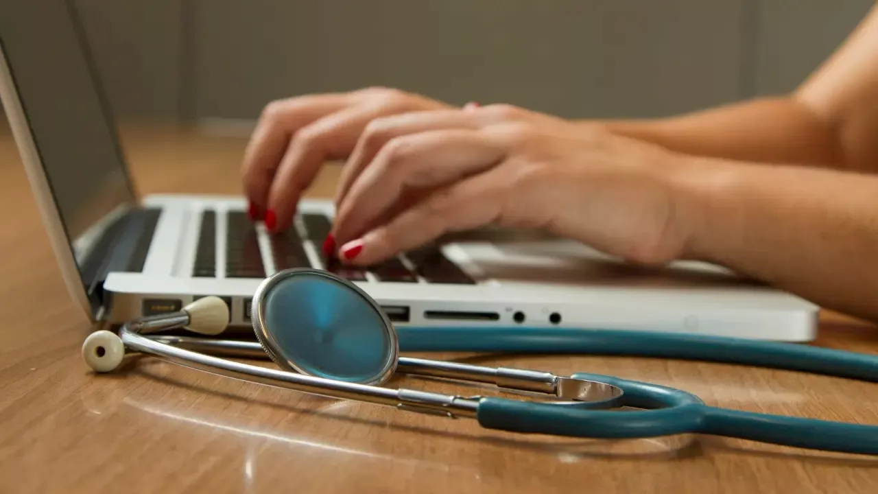 Aumenta la tasa de reclamos en salud en Colombia durante el primer semestre de 2025