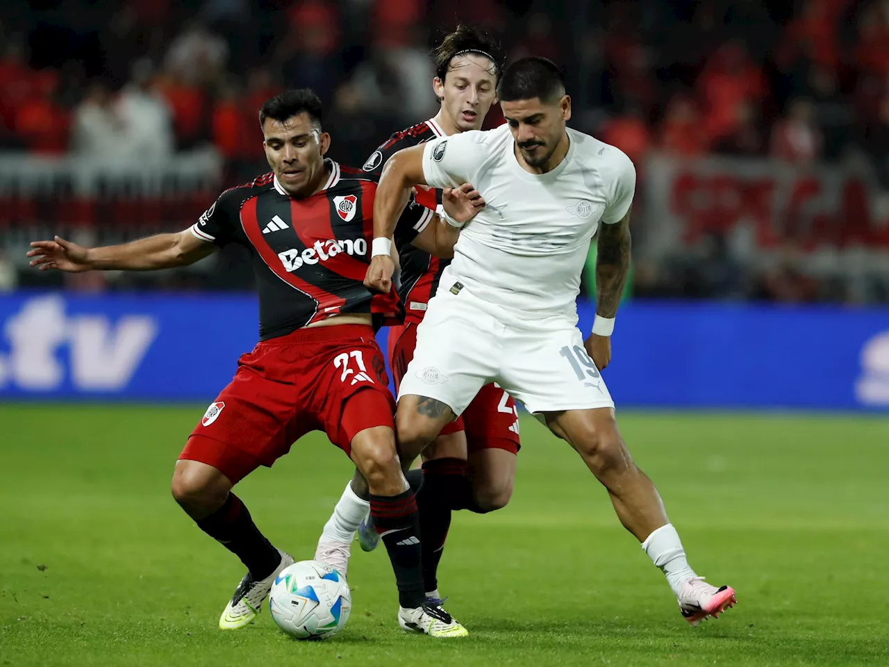 River sigue sin dar señales de confianza: disimuló un mal primer tiempo con los cambios de Gallardo pero no le alcanzó para superar a un débil Libertad