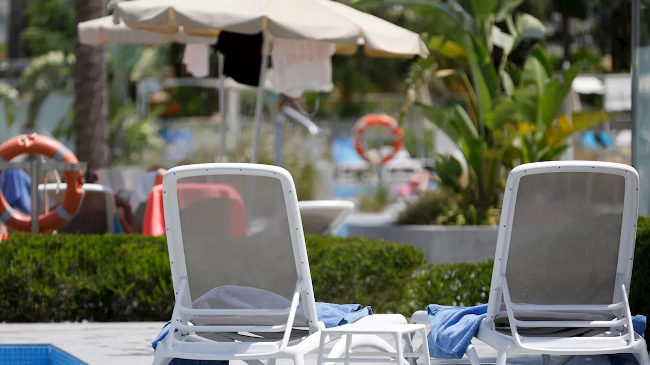 Das sagt die Rechtsanwältin - Dürfen Hotels das Reservieren von Liegen verbieten?