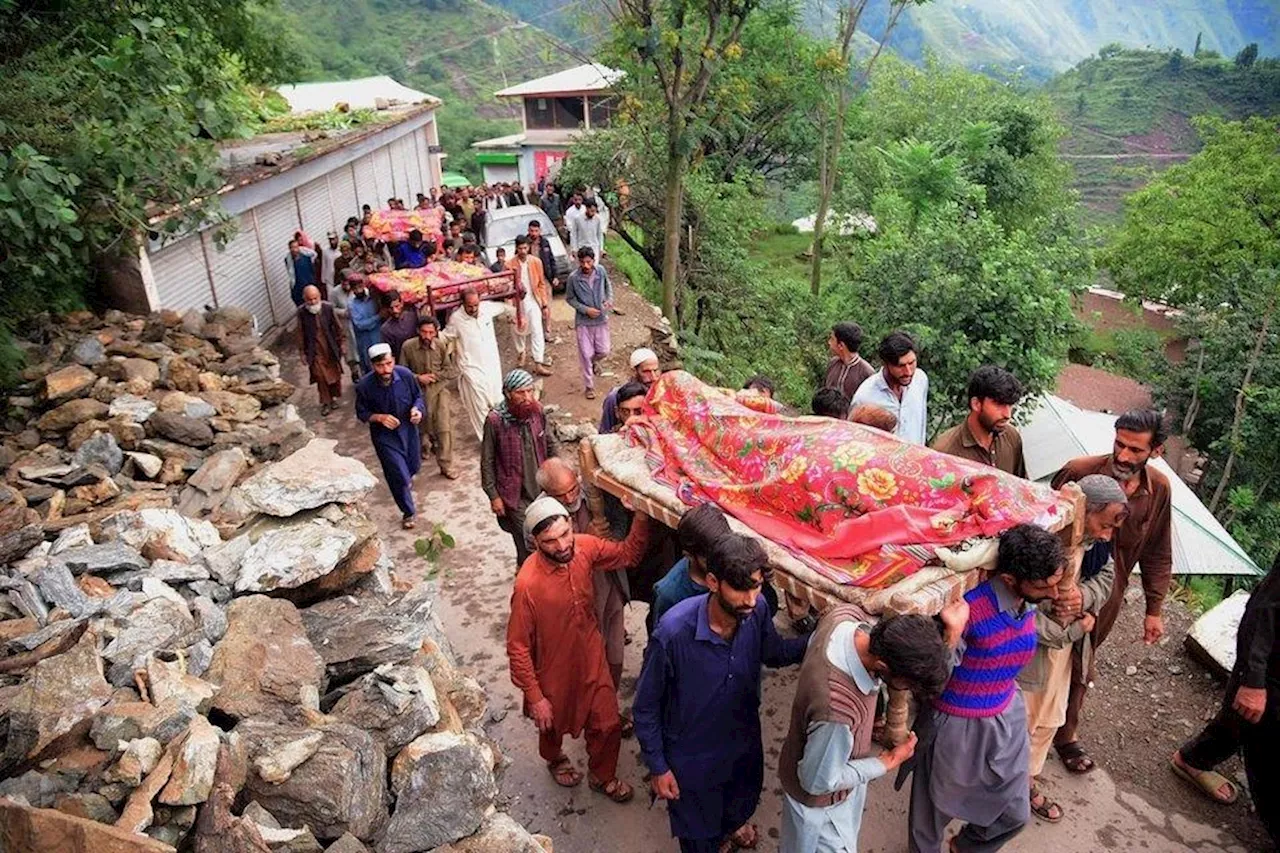 Pakistan rescuers recover bodies after monsoon rains kill more than 320