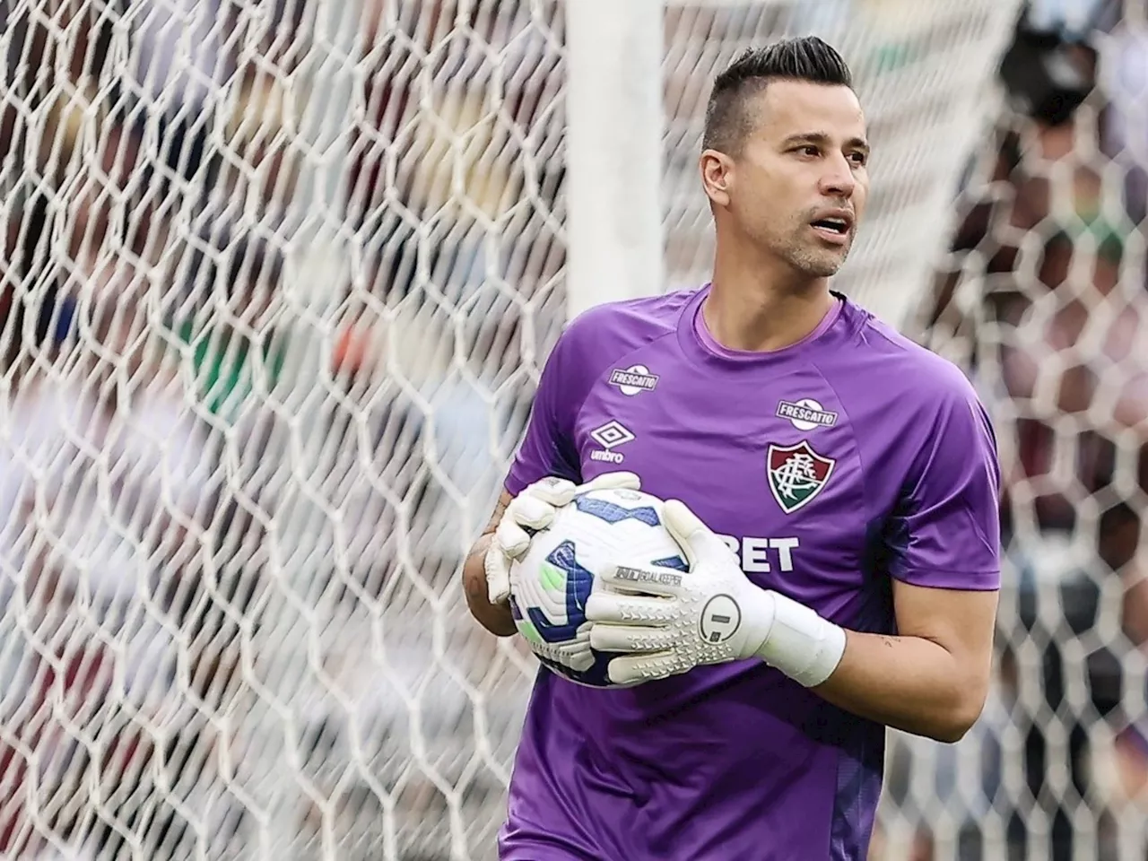 El arquero del Brasileirao que igualó a Shilton como el futbolista con más partidos disputados en la historia