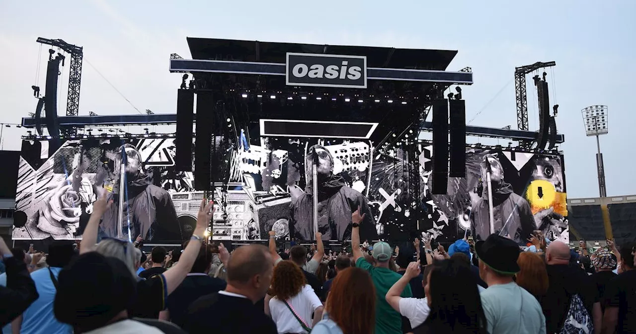 Mixed reviews for 'f****** class' Irish crowd chant during Oasis Dublin show
