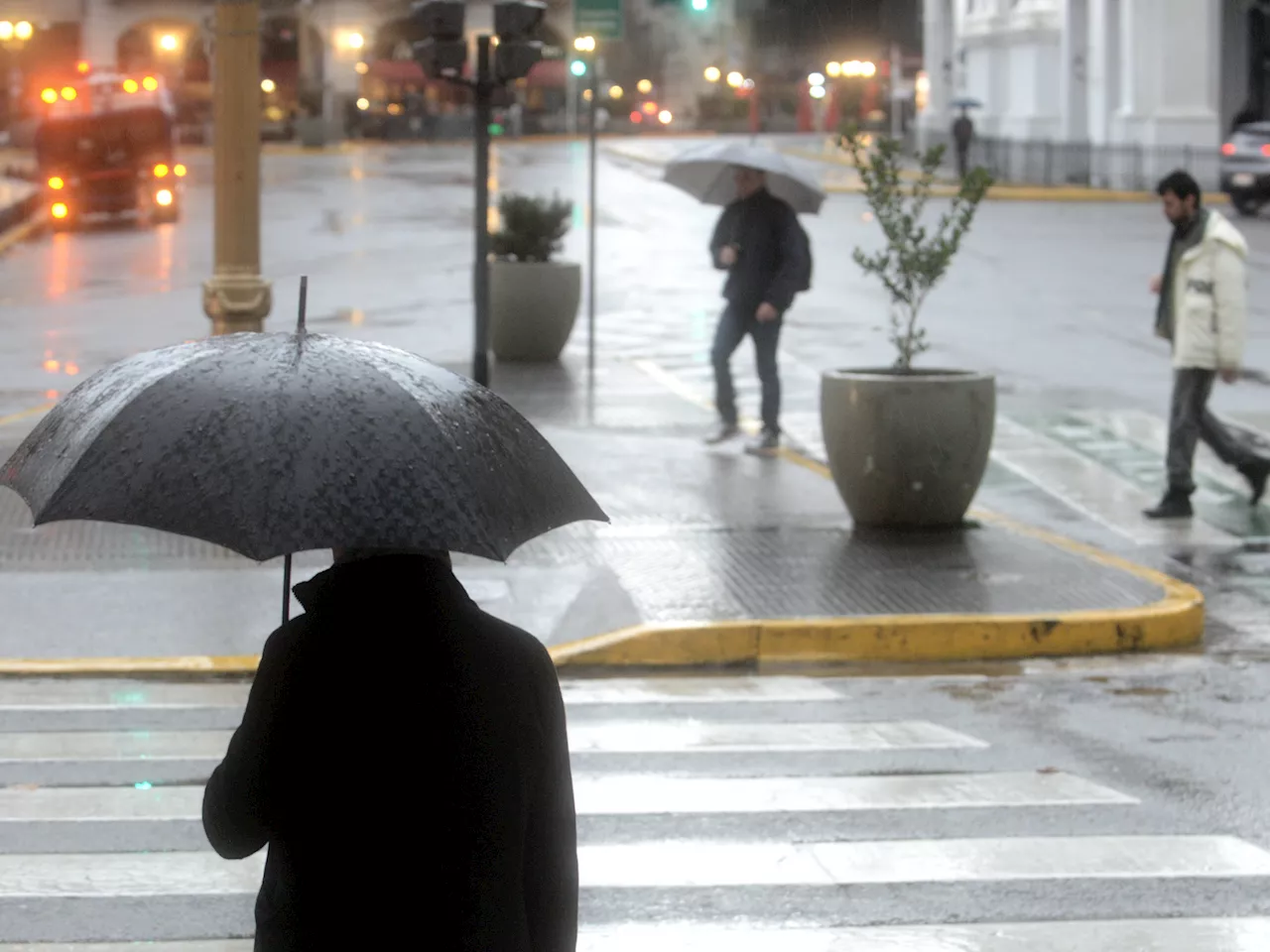 A qué hora llega la lluvia en Buenos Aires: pronóstico para lunes 18 y martes 19