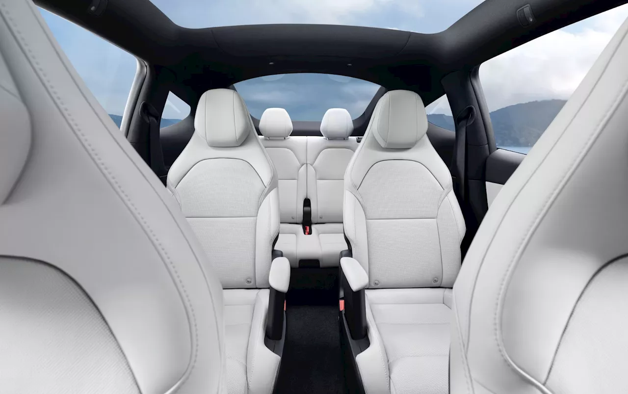 Det här är längre och större Tesla Model YL. Plats för sex personer.
